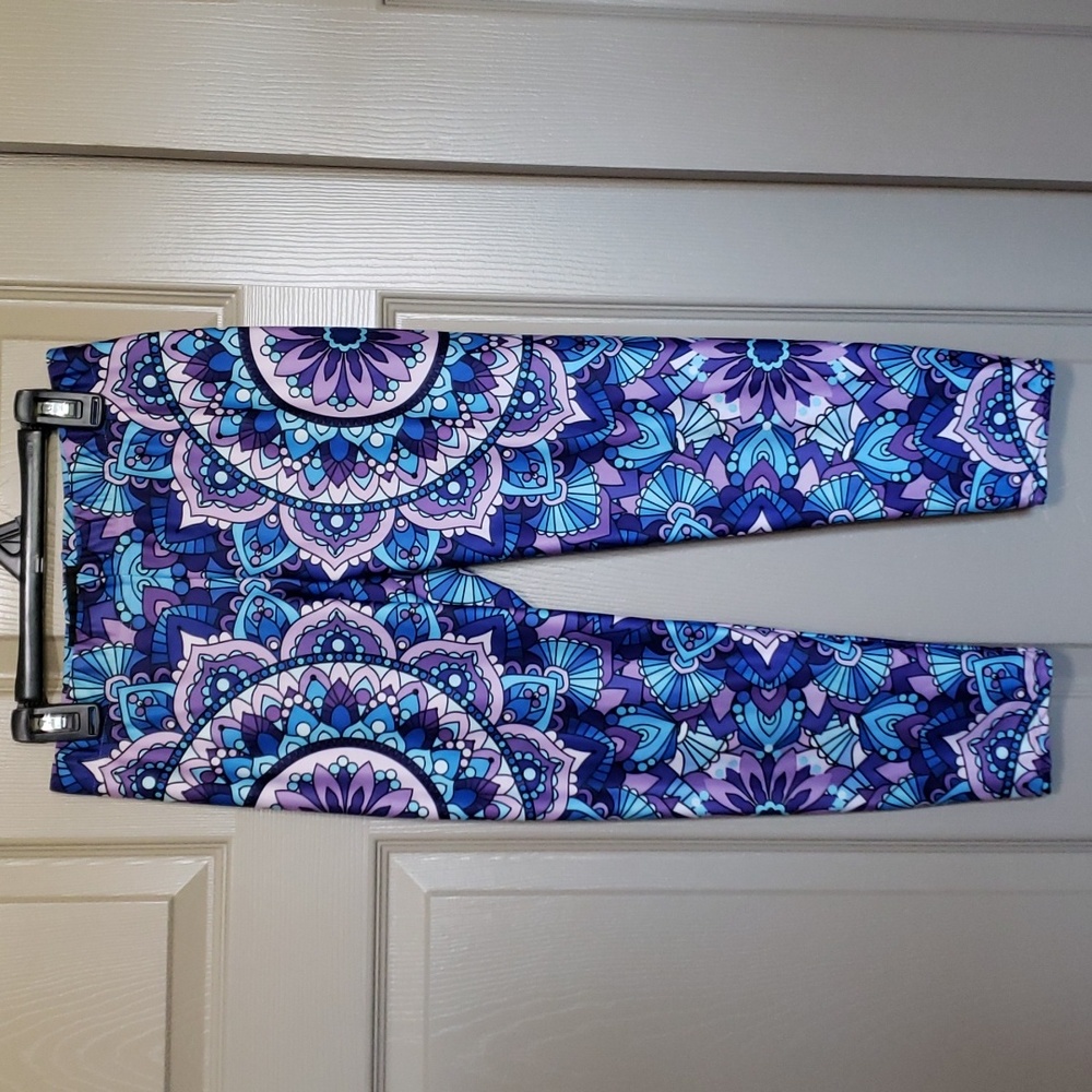 Gear bunch Mandela print crop leggings size medium